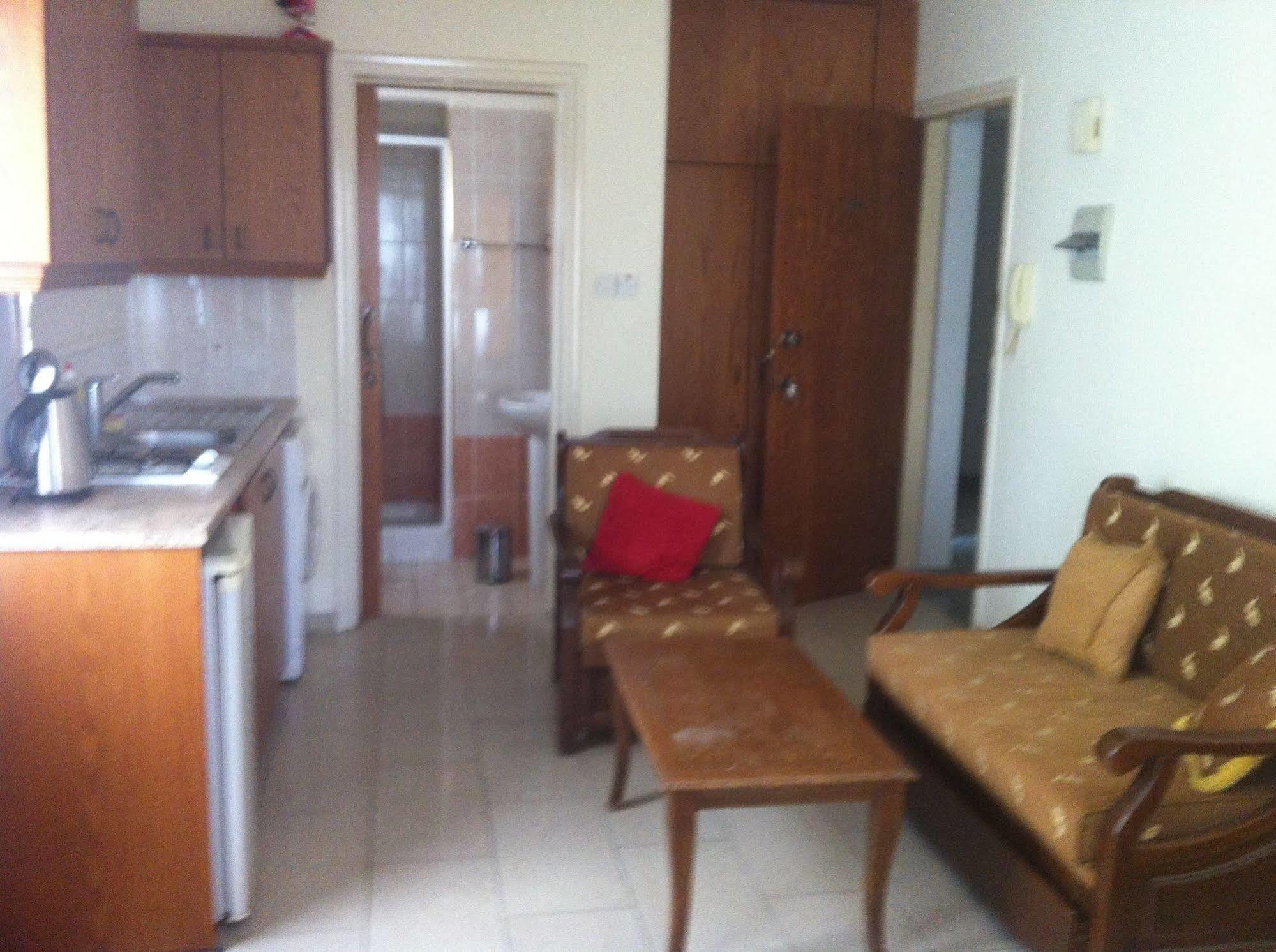 Zakos Court Apartments Lárnaka Kültér fotó