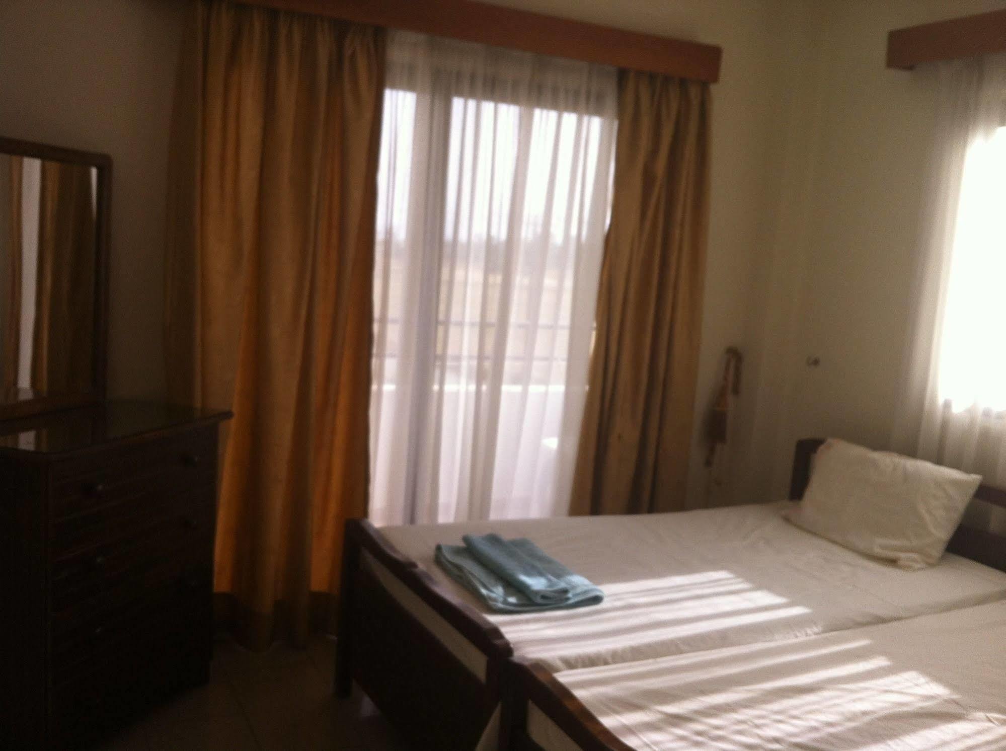Zakos Court Apartments Lárnaka Kültér fotó